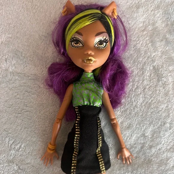 Monster High Clawdeen Wolf Doll - Picture 2 of 3
